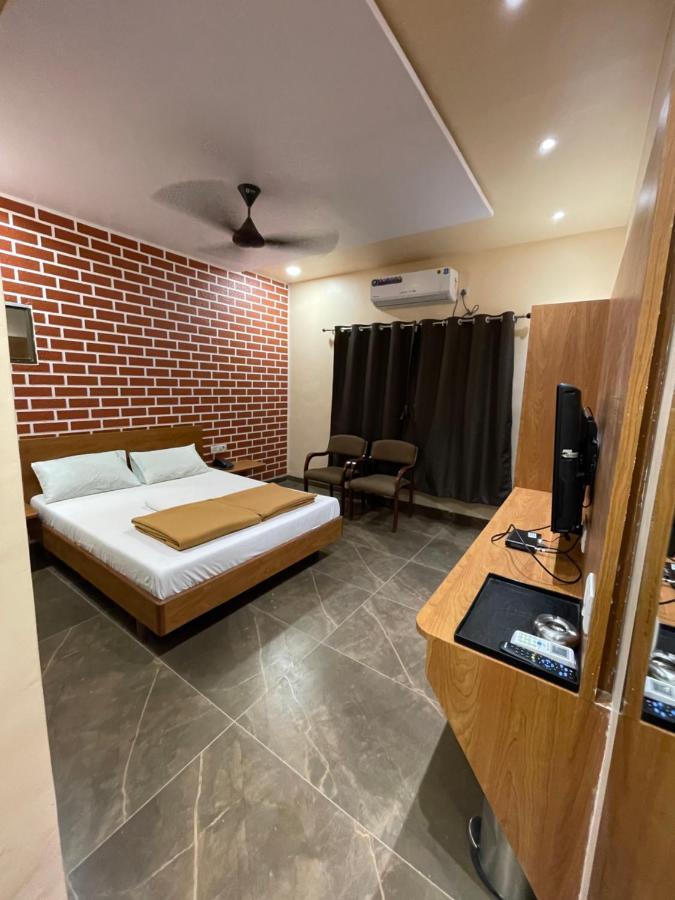 Hotel Vardhan ศิลวัสสา ภายนอก รูปภาพ