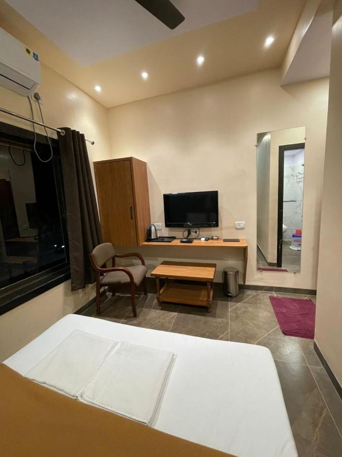 Hotel Vardhan ศิลวัสสา ภายนอก รูปภาพ