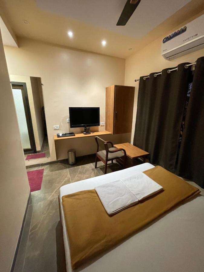 Hotel Vardhan ศิลวัสสา ภายนอก รูปภาพ