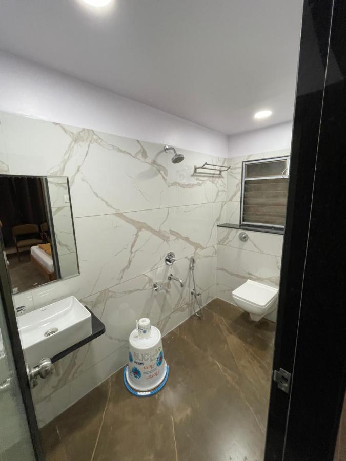 Hotel Vardhan ศิลวัสสา ภายนอก รูปภาพ